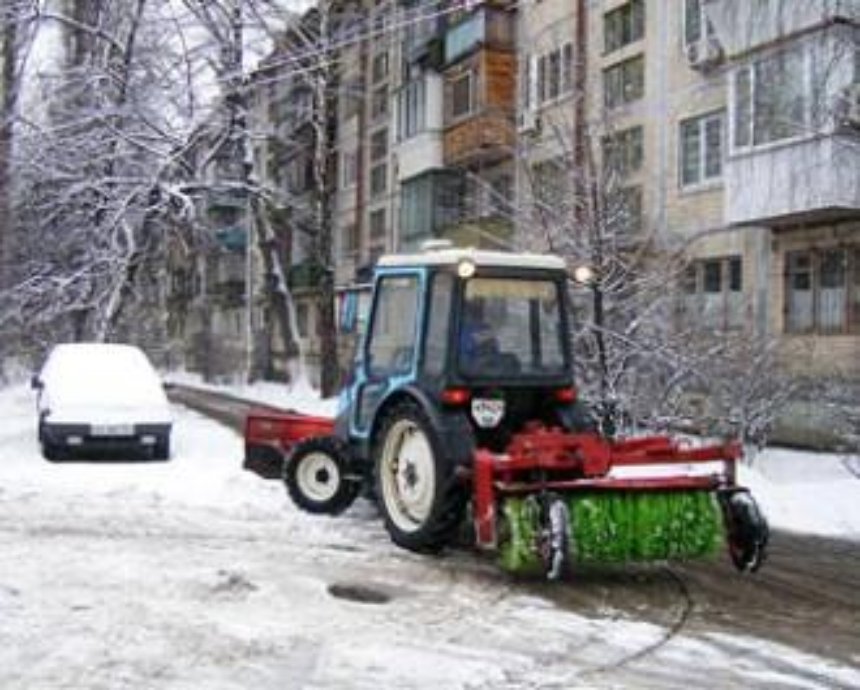 Для уборки снега Киев купит еще 50 тракторов