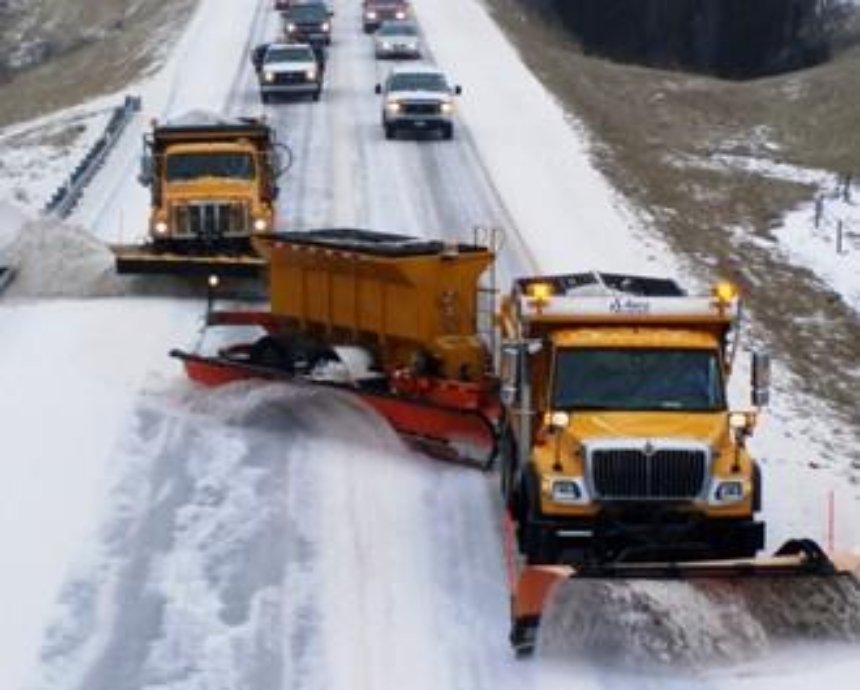 Киевские дороги будут чистить от снега 277 единиц техники