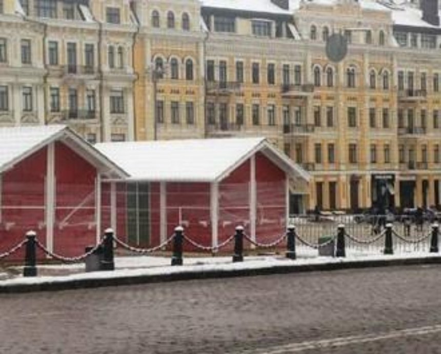 На Софиевской площади начался монтаж рождественского городка