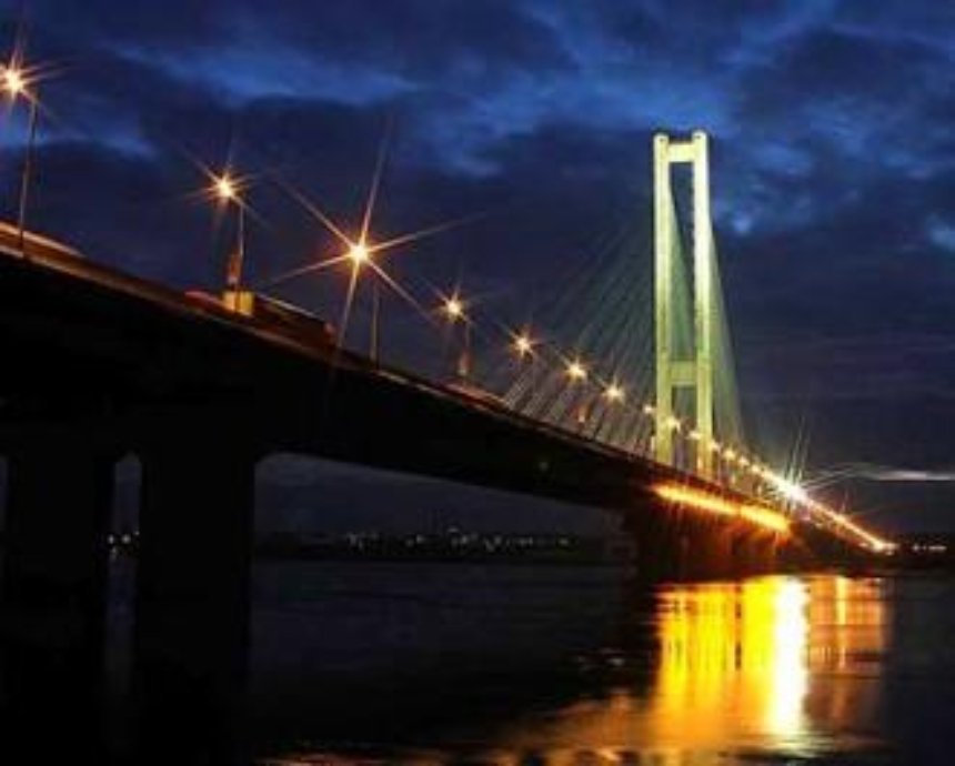 В столице частично ограничат движение транспорта на Южном мосту
