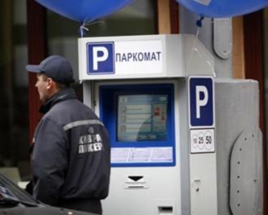За парковкой в Киеве будут следить инспектора-контролеры, а нарушителями займутся эвакуаторы