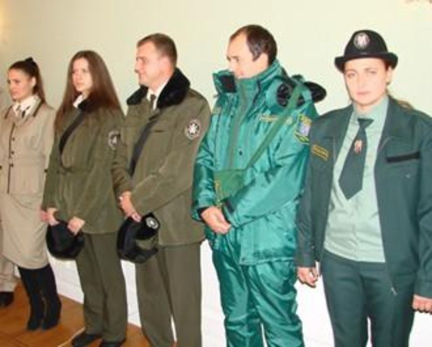Киевских борцов с ларьками оденут в особую форму (фото)