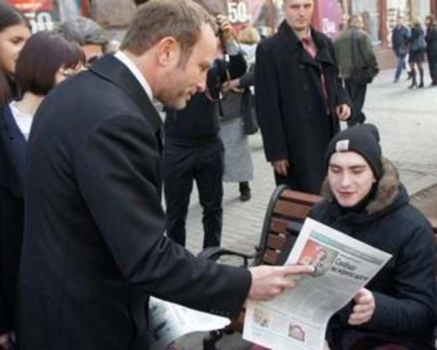 Датский министр раздавал газеты на Крещатике