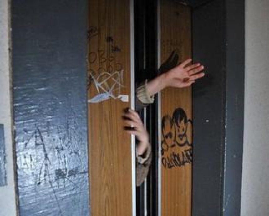 В Киеве появился Центр по спасению людей застрявших в лифте