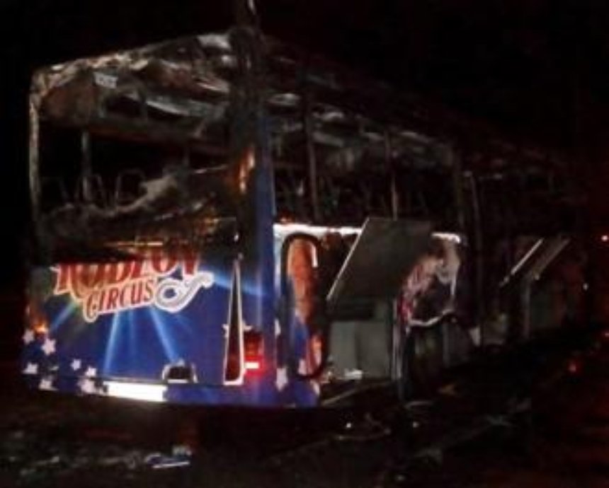 На Оболони сгорел цирковой автобус