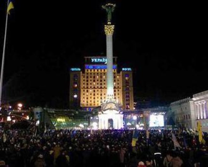 На Майдане стартовало народное вече