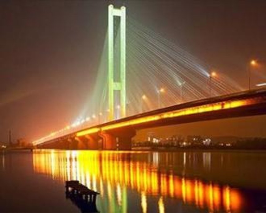 Пробка в 6 километров растянулась на Южном мосту в Киеве