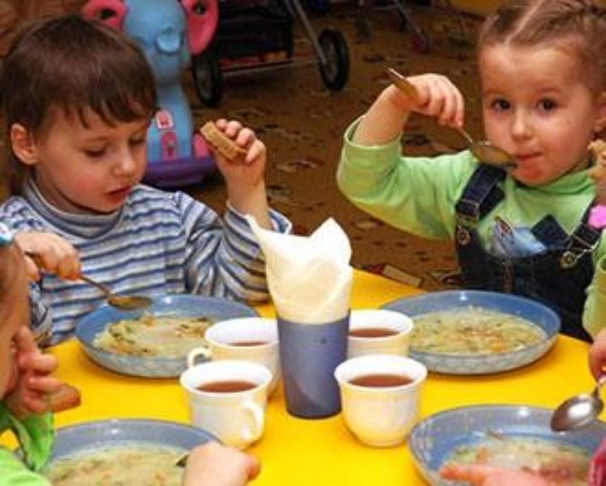 Кличко заявил, что в Киеве заканчиваются деньги на питание для детей