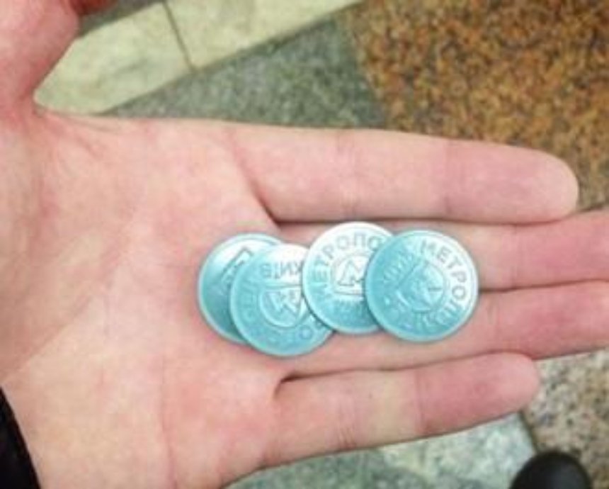 В Киевском метро опять собираются отказаться от жетонов