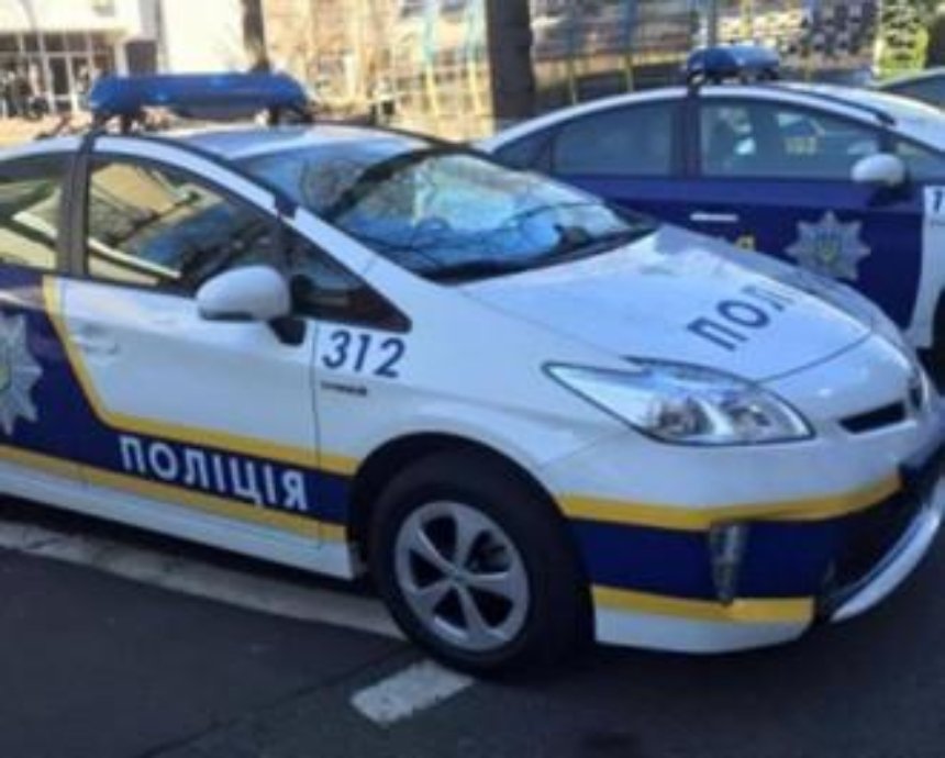В Киеве у полицейских появились терминалы для оплаты штрафов