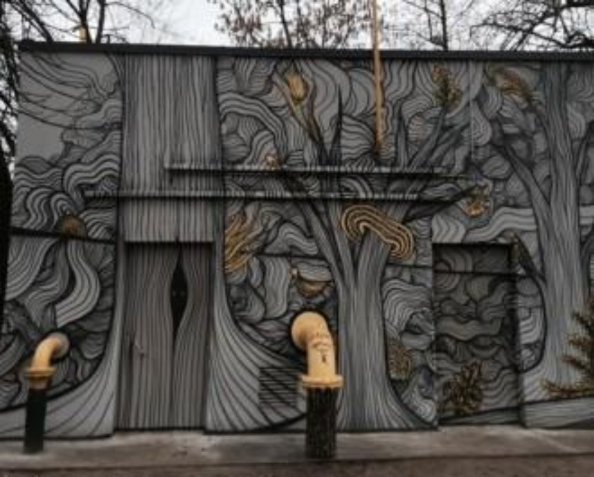 В киевском сквере появился изысканный "лесной" мурал