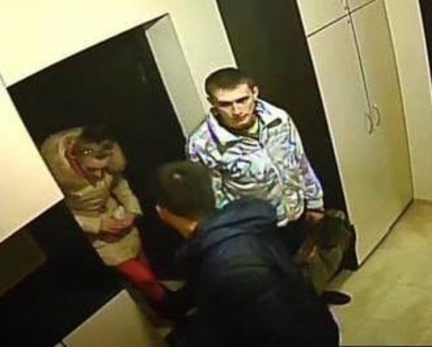 В Киеве парочка ограбила квартиру, в соцсети появились их фото
