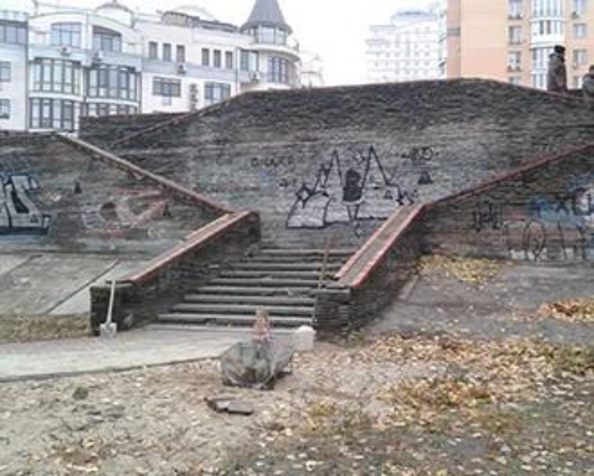 Киев ищет художника для росписи лестницы в парке «Наталка»
