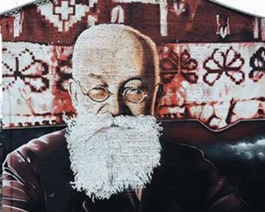 ​В Киеве закончили рисовать мурал с портретом Грушевского