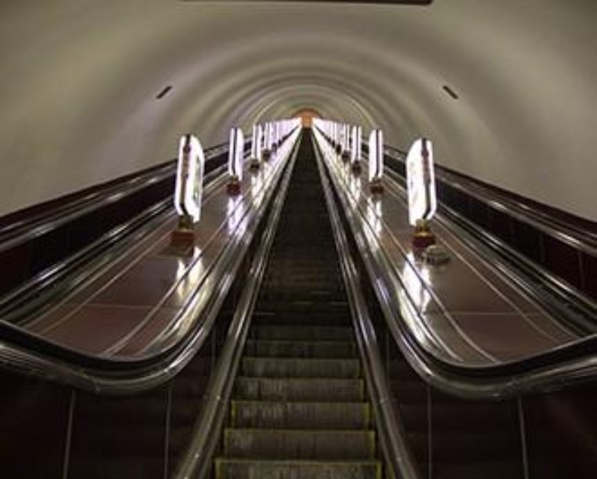 Ремонт эскалатора на станции метро "Университет" будет продолжаться до конца года