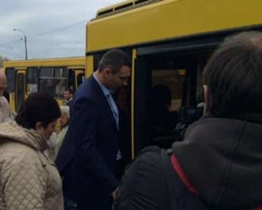 Кличко проїхався з киянами в новому автобусному маршруті з Троєщини