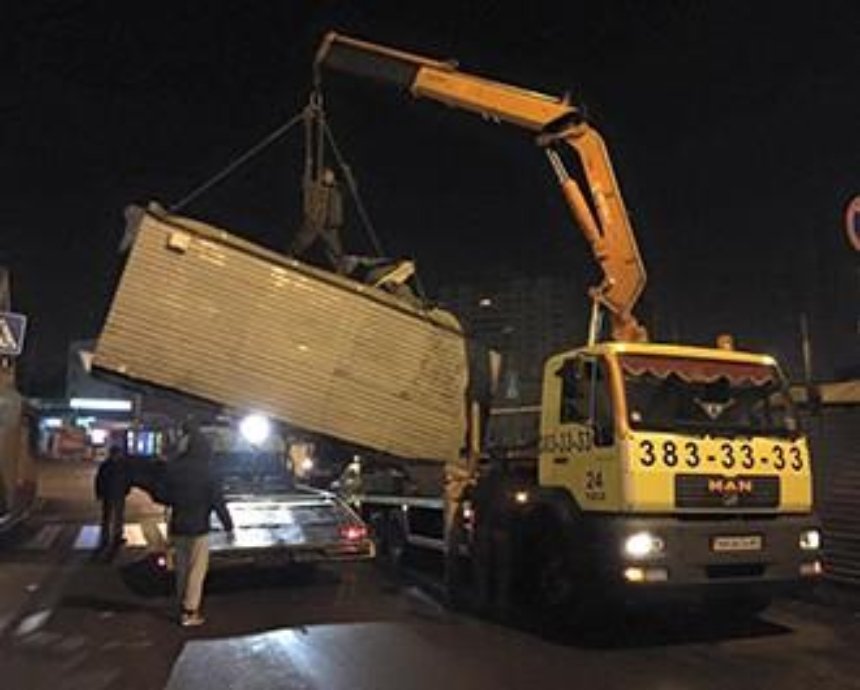 В Киеве за ночь демонтировали 25 МАФов (фото)