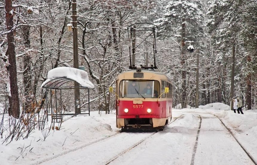 Пока не потеплеет: "Киевпастранс" отложил закрытие нескольких популярных трамвайных маршрутов