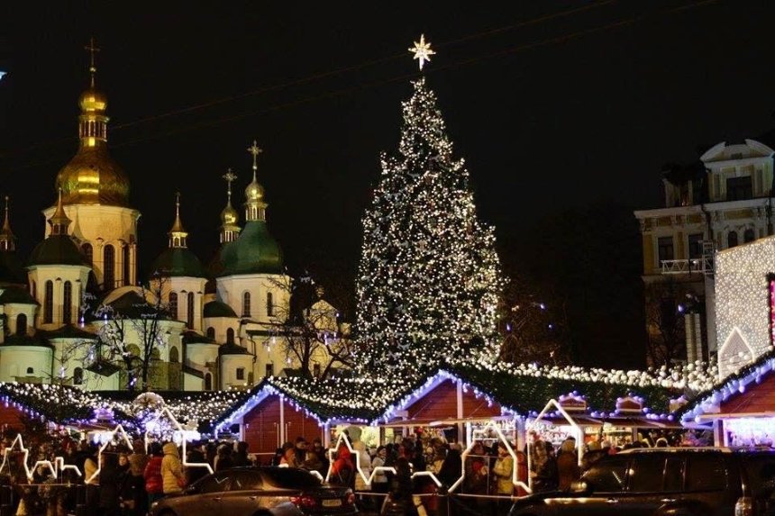В ожидании праздника: стало известно, когда установят главную новогоднюю елку Киева