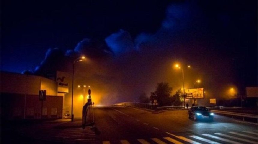 В столице ночью горел "Ашан" (фото, видео)