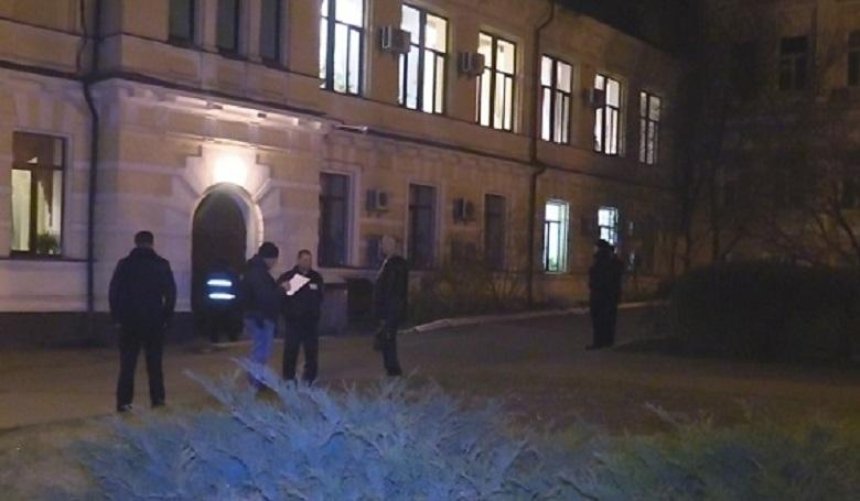 Вооруженная банда ограбила столичный университет (фото, видео)