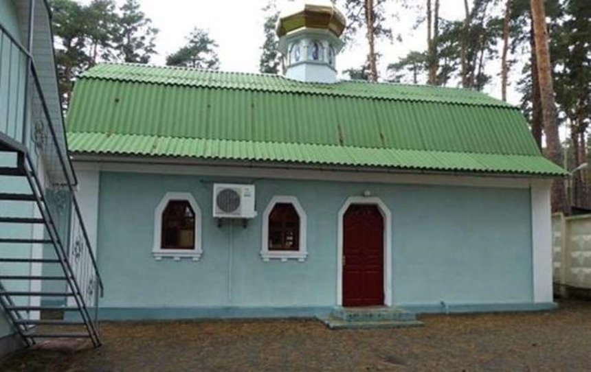 Причастился: киевлянин вынес из церкви 15 литров вина
