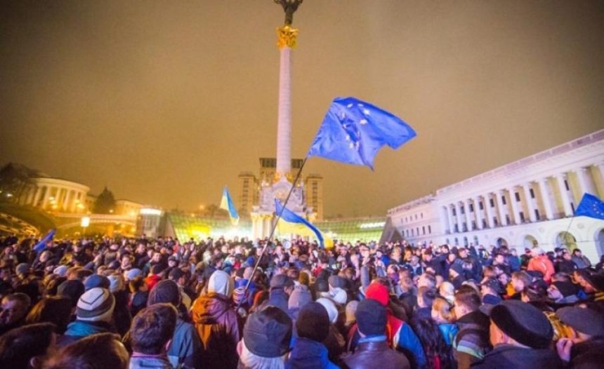 В годовщину Евромайдана в столице зажгут Лучи достоинства
