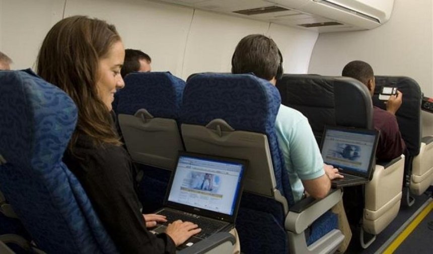В самолетах МАУ появится платный Wi-Fi