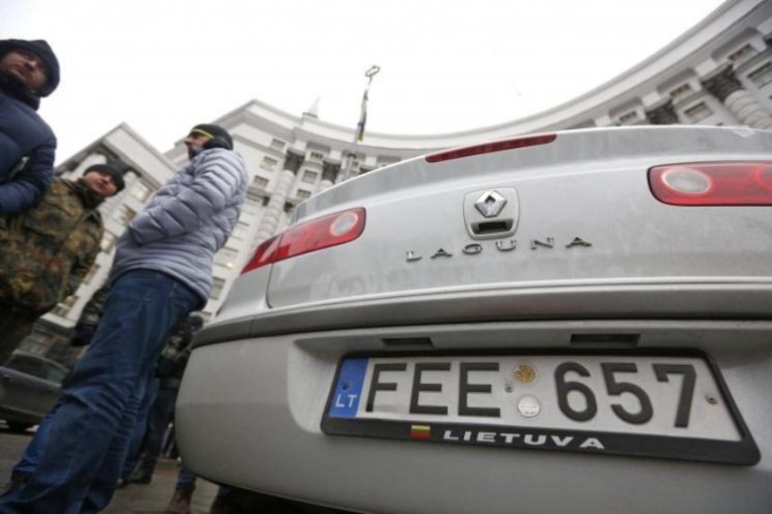 Литва может конфисковать украинские авто на "еврономерах"