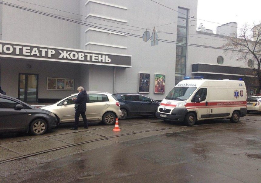 Авария заблокировала движение на Подоле (фото)