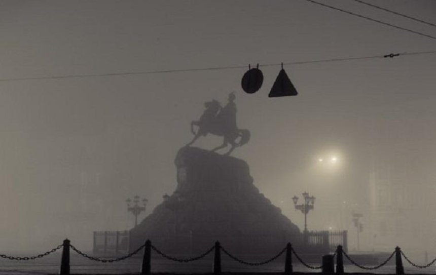 Киев на все выходные затянуло туманом