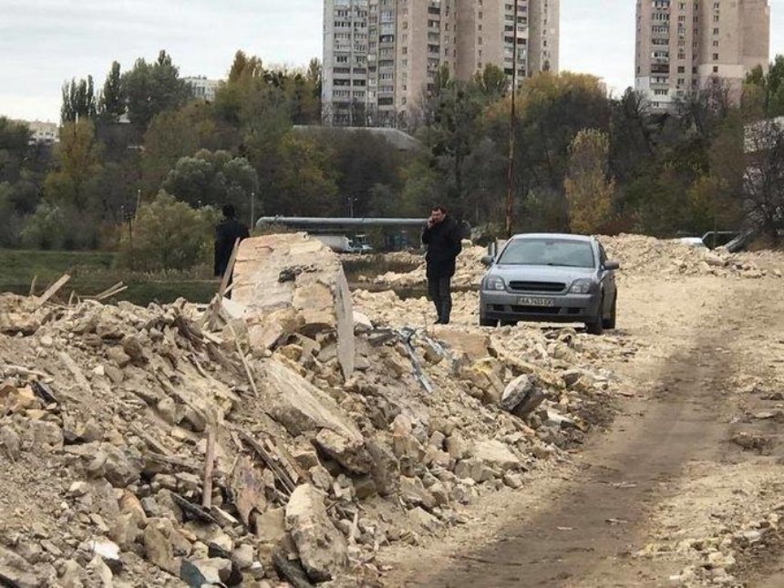 На Совських ставках приберуть будівельне сміття