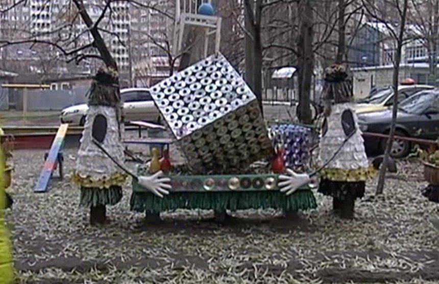 Киевский таксист создает скульптуры из мусора (видео)