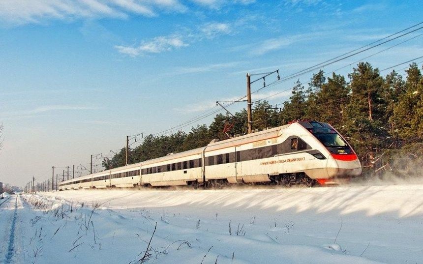 Уедут все: "Укрзализныця" назначила семь дополнительных поездов на праздники