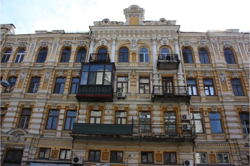 Подпиши петицию: запретить остекление балконов на исторических зданиях