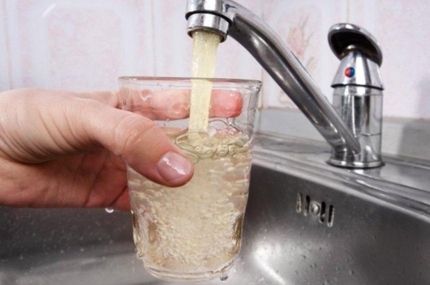 Жителям Дарницкого района советуют не пользоваться водой из крана