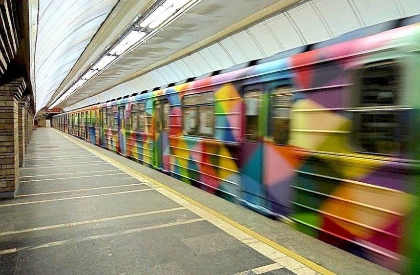 "Разделять и властвовать": Киевский метрополитен креативно подошел к поиску сотрудников