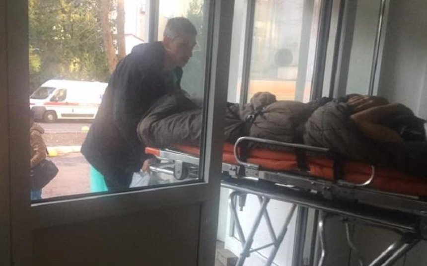 Потрібна допомога: до військового госпіталю привезли важкопоранених бійців (фото)