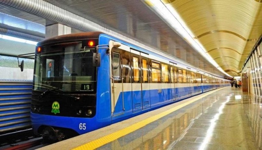 Пассажир упал на рельсы в метро: стали известны подробности 
