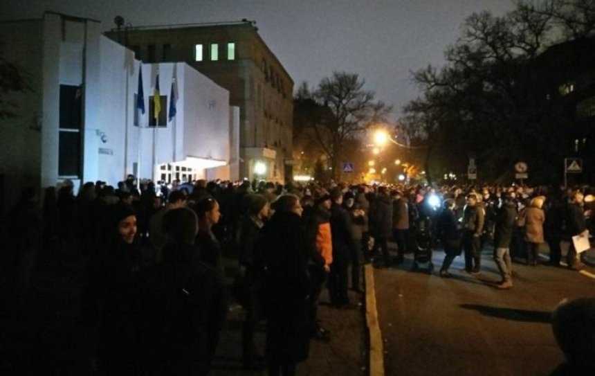 В Киеве проходит акция под зданием МВД в память о Екатерине Гандзюк (фото, видео)