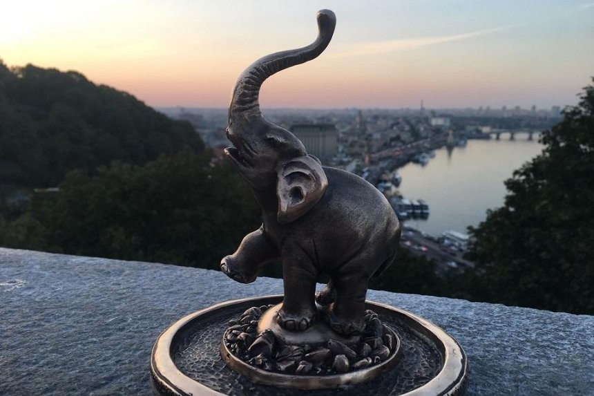 Вандалы украли мини-скульптуру киевского слона