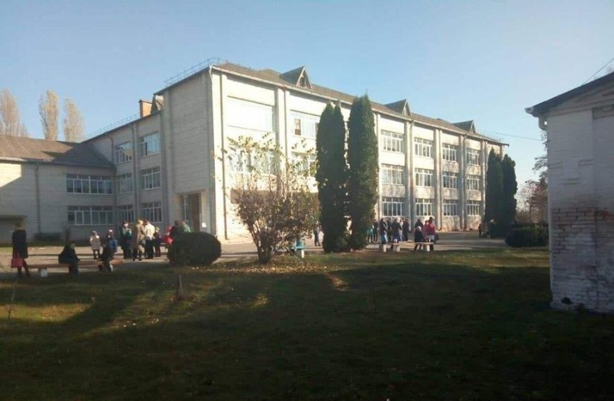 В школе на Киевщине распылили газ: девять учеников в больнице