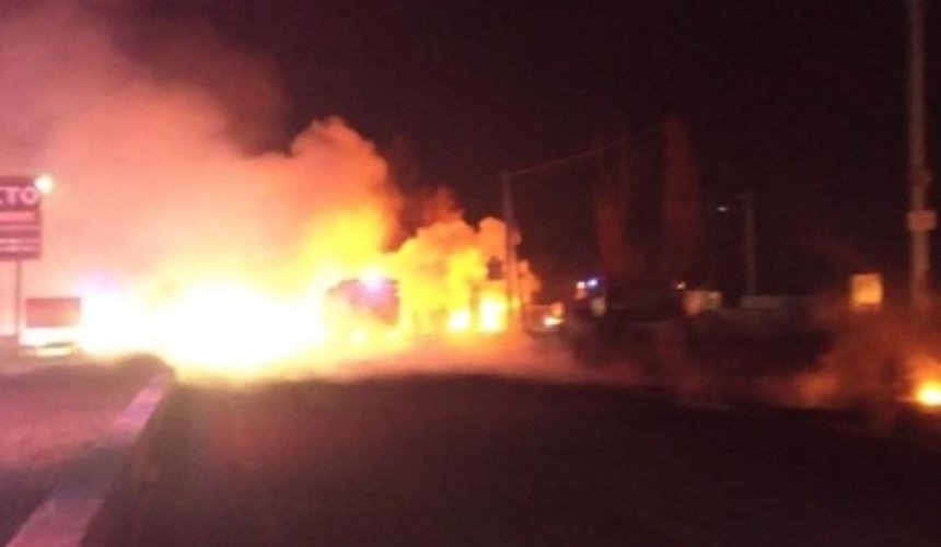 Под Киевом произошел масштабный пожар на заправке (фото, видео)