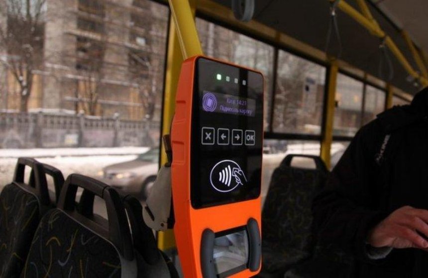 Оплатить проезд в киевском транспорте можно будет банковской картой или телефоном