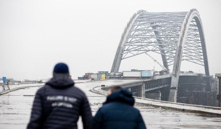 Жители Русановских садов перекрыли проезд техники для строительства Подольского моста — КГГА обратилась в полицию