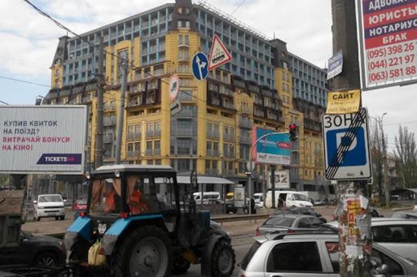 С улиц Киева убрали более 200 незаконных конструкций: где больше всего 