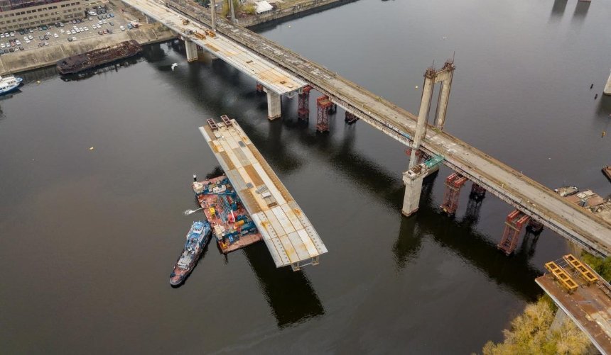 Киевлянин показал, как выглядит строительство Подольского моста с высоты
