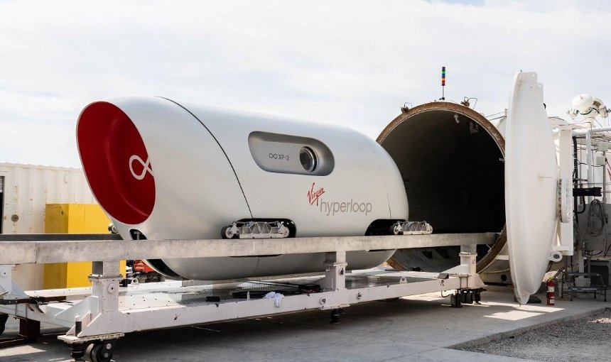 Hyperloop впервые прошел испытания с людьми