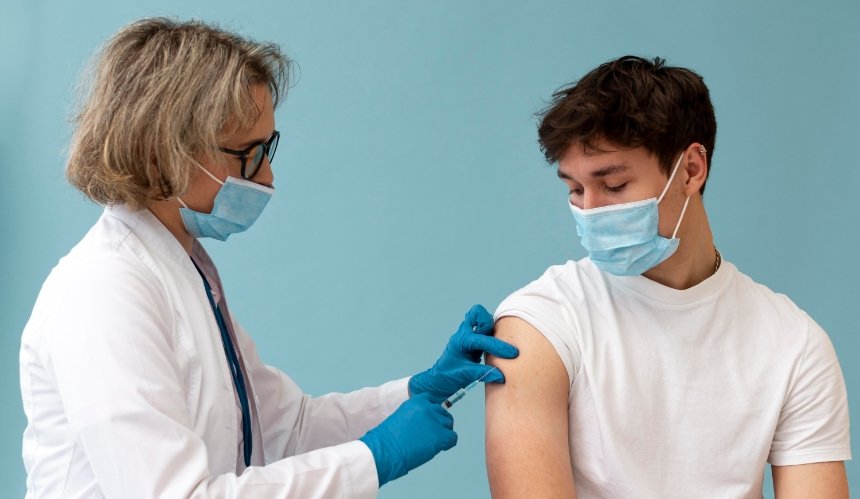 В ТРЦ на Позняках открывают пункт вакцинации от COVID-19