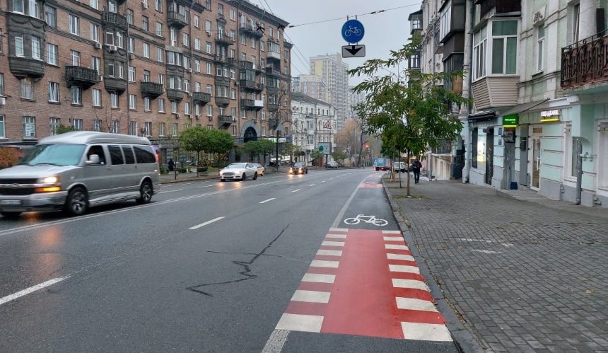 На улице Сечевых Стрельцов обустроили полосы для велосипедистов